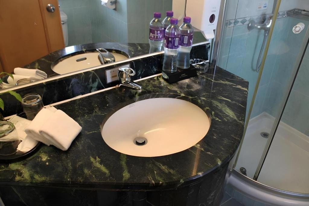 Hotel West 3*