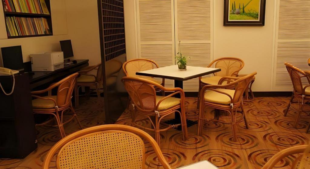 Hotel West