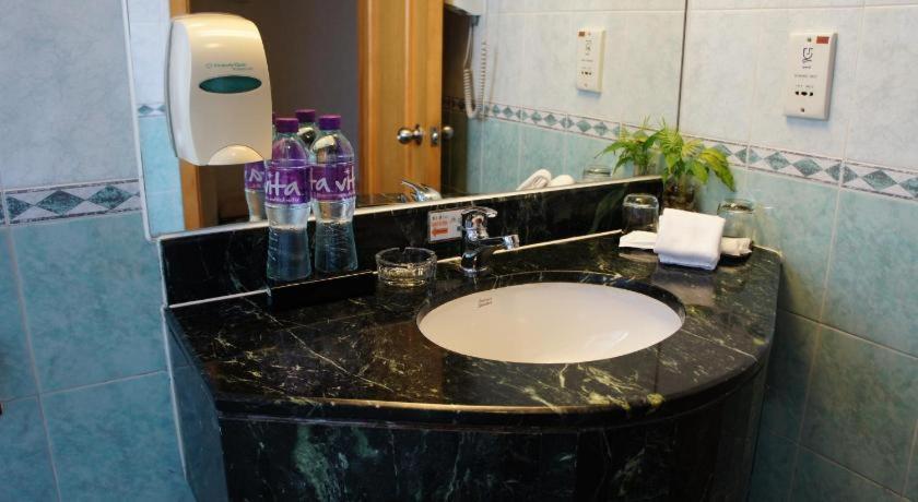 Hotel West 3*